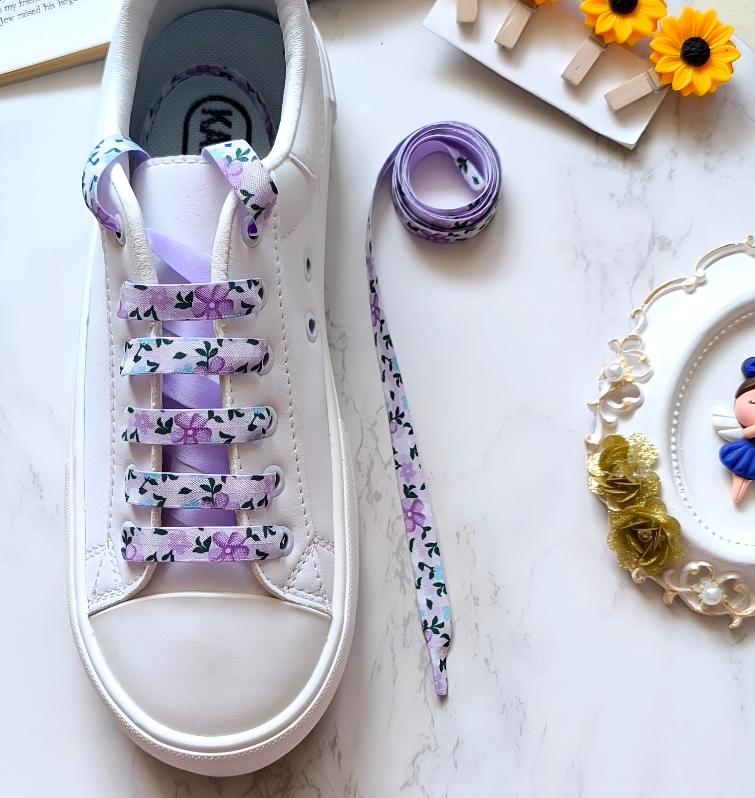 بند کفش اسپرت و فانتزی زنانه و دخترانه مناسب هدیه دادن.