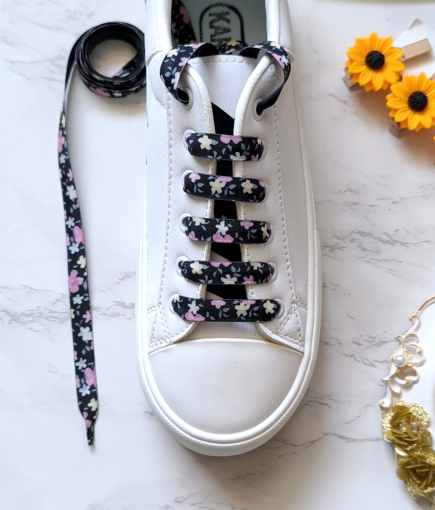 بند کفش اسپرت و فانتزی زنانه و دخترانه مناسب هدیه دادن.