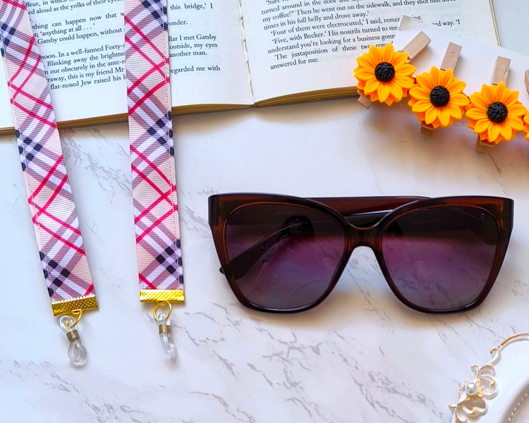 بند عینک شیک و فانتزی و خاص زنانه و دخترانه مناسب هدیه دادن .