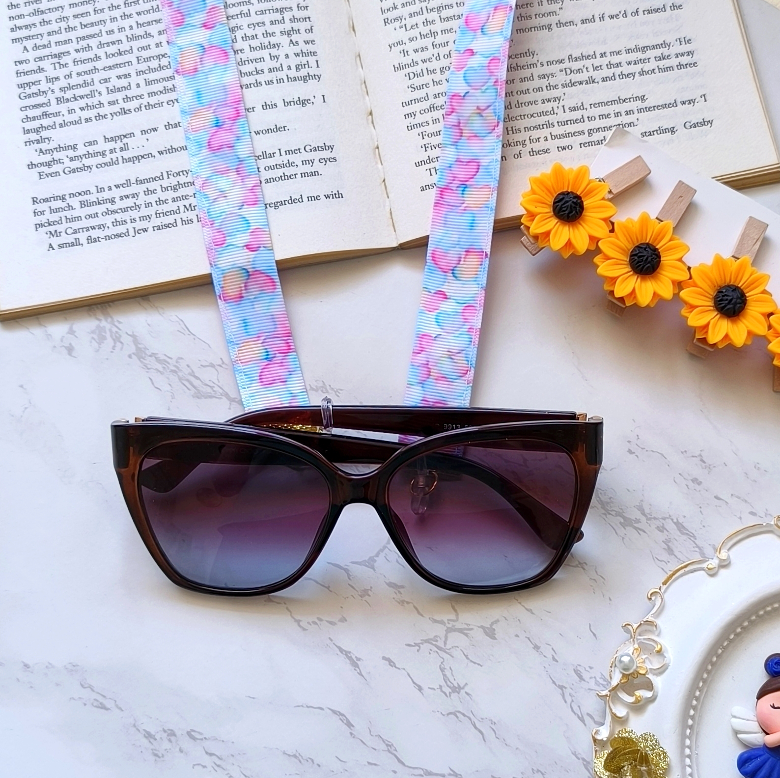 بند عینک شیک و فانتزی و خاص زنانه و دخترانه مناسب هدیه دادن .