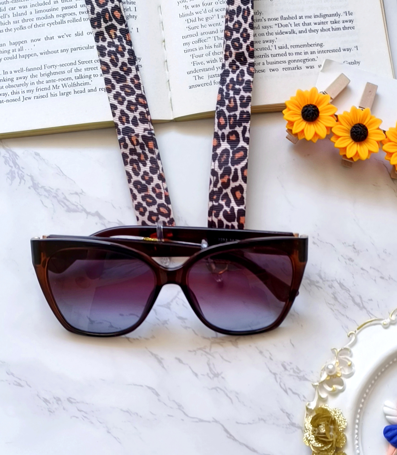 بند عینک شیک و فانتزی و خاص زنانه و دخترانه مناسب هدیه دادن.