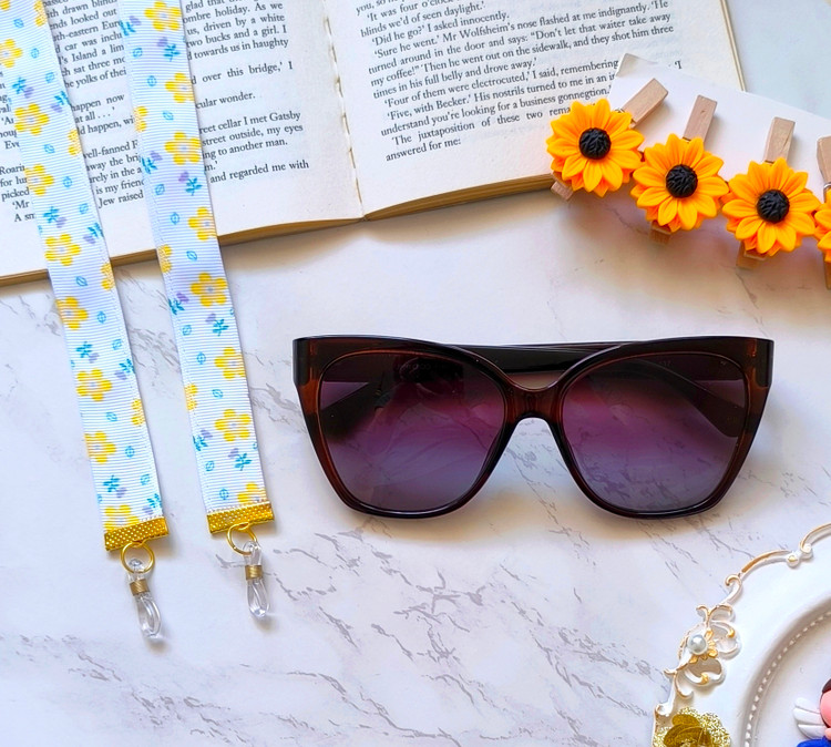 بند عینک شیک و فانتزی و خاص زنانه و دخترانه مناسب هدیه دادن .