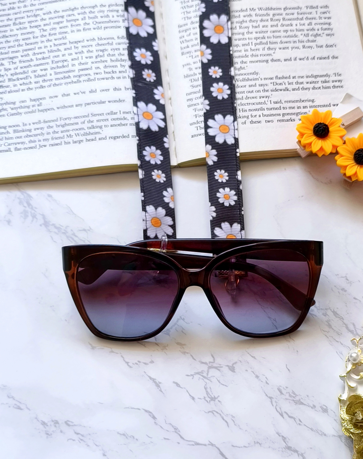 بند عینک شیک و فانتزی و خاص زنانه و دخترانه مناسب هدیه دادن.