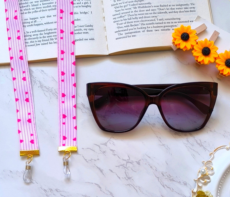 بند عینک شیک و فانتزی و خاص زنانه و دخترانه مناسب هدیه دادن.