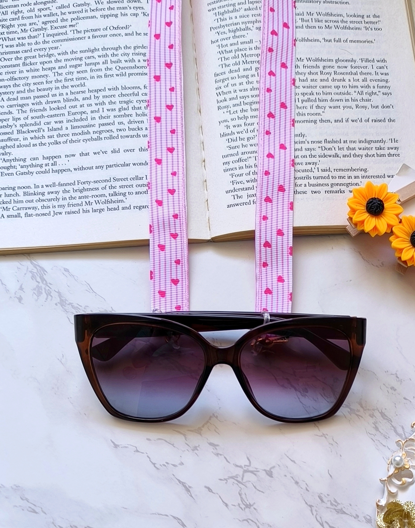 بند عینک شیک و فانتزی و خاص زنانه و دخترانه مناسب هدیه دادن.