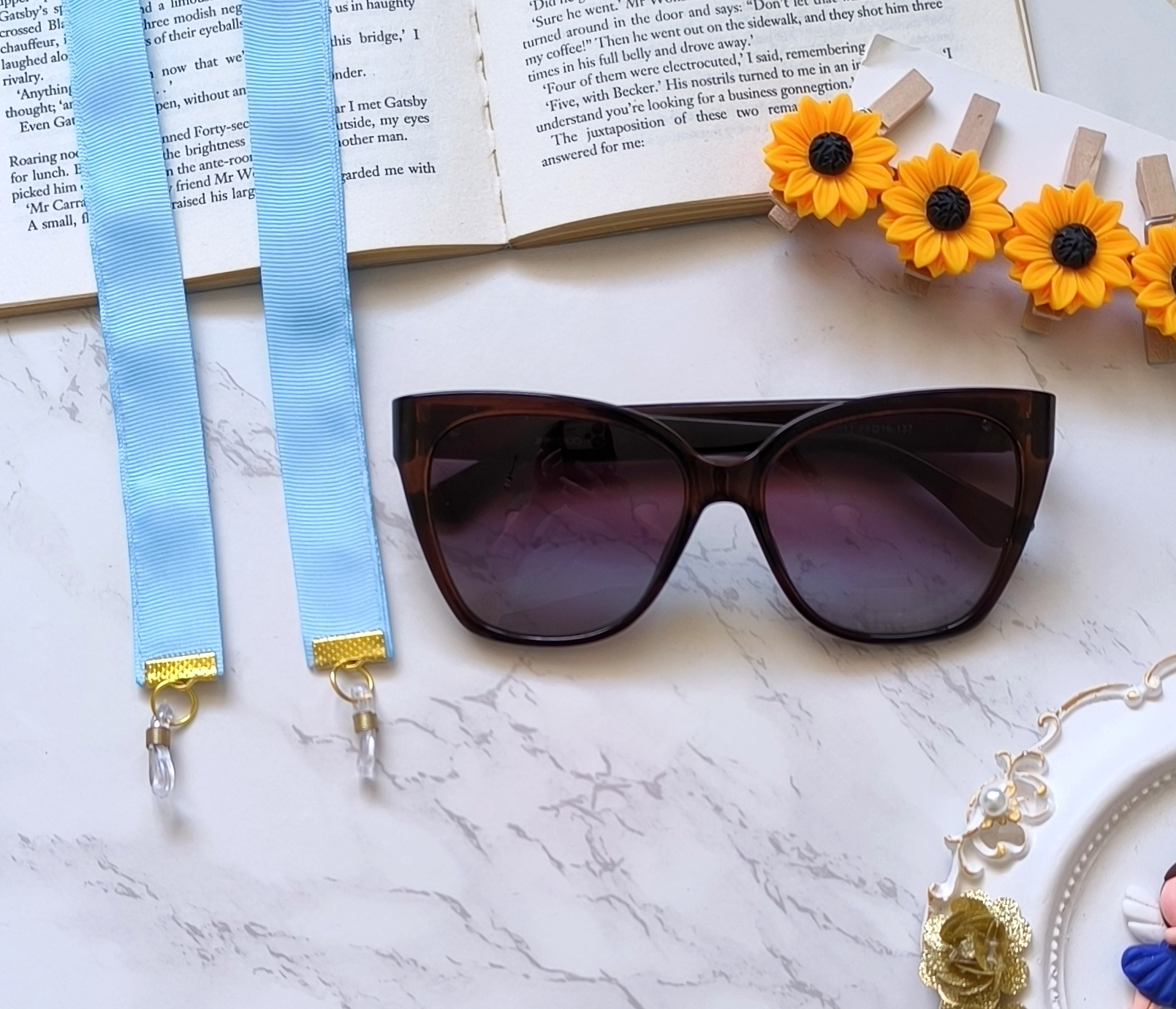 بند عینک شیک و فانتزی و خاص زنانه و دخترانه مناسب هدیه دادن . .