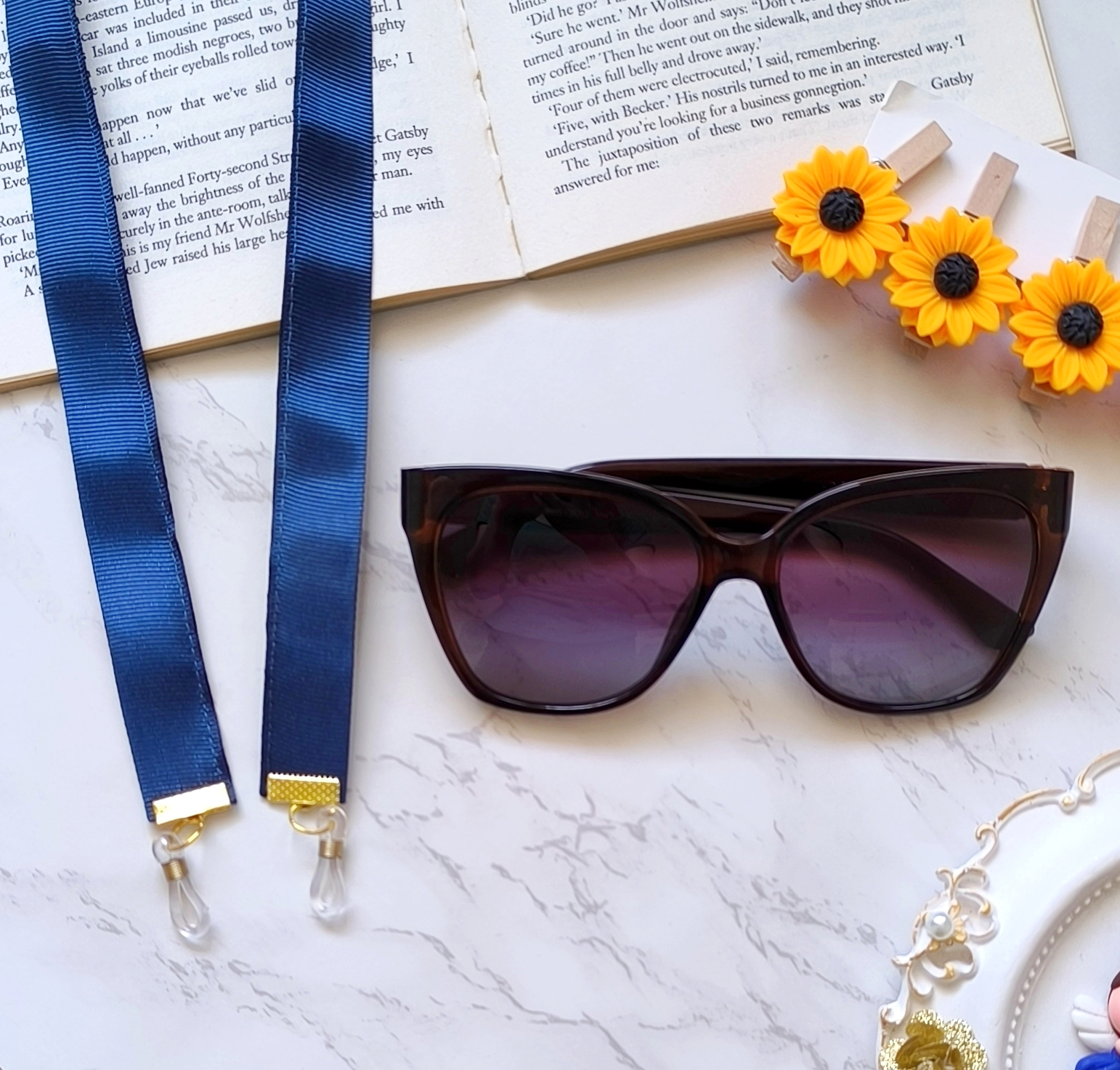 بند عینک شیک و فانتزی و خاص زنانه و دخترانه مناسب هدیه دادن