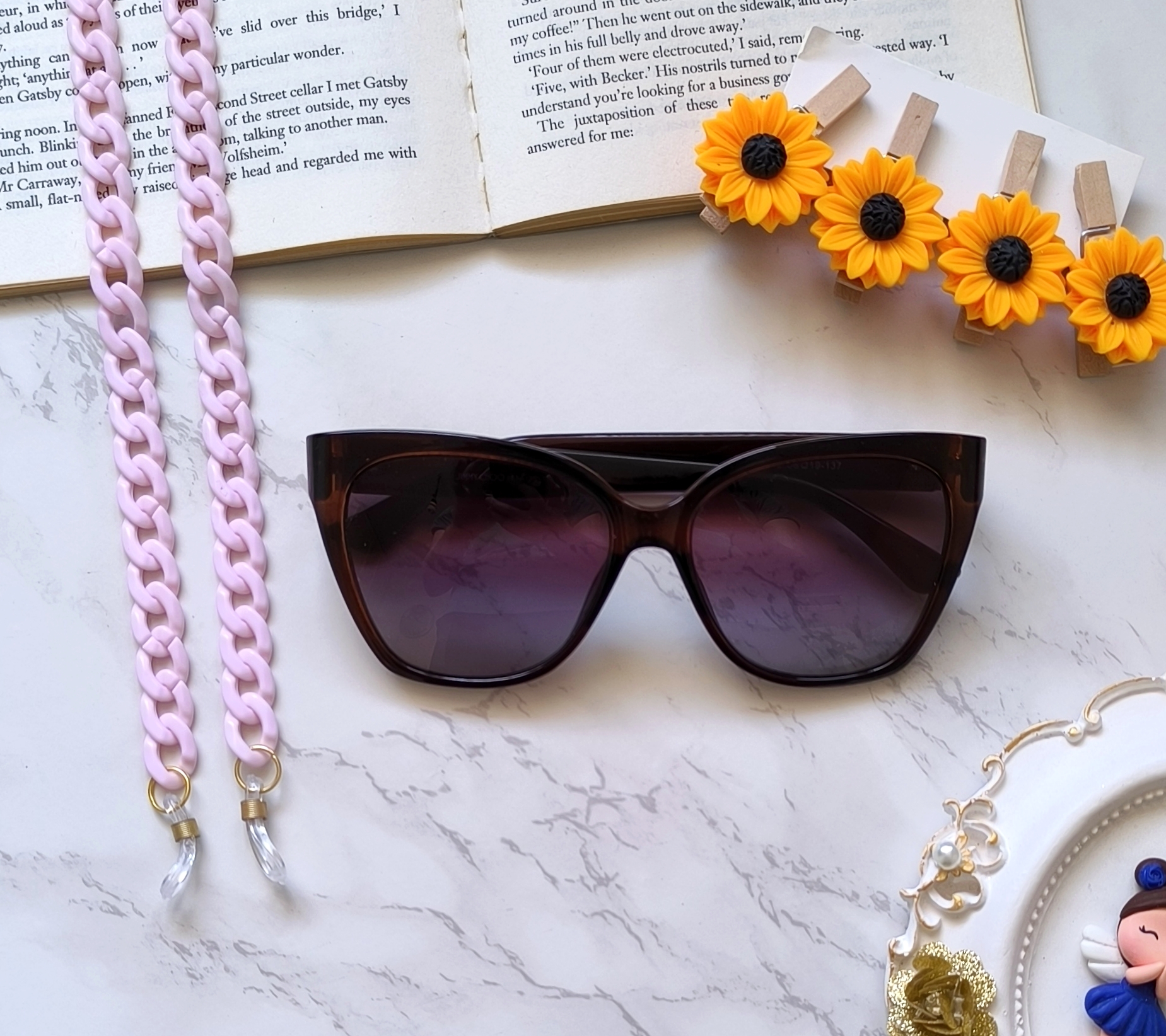 بند عینک شیک و فانتزی و خاص زنانه و دخترانه مناسب هدیه دادن..