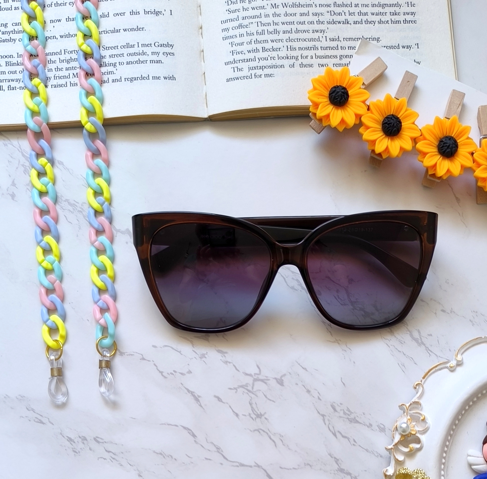 بند عینک شیک و فانتزی و خاص زنانه و دخترانه مناسب هدیه دادن.