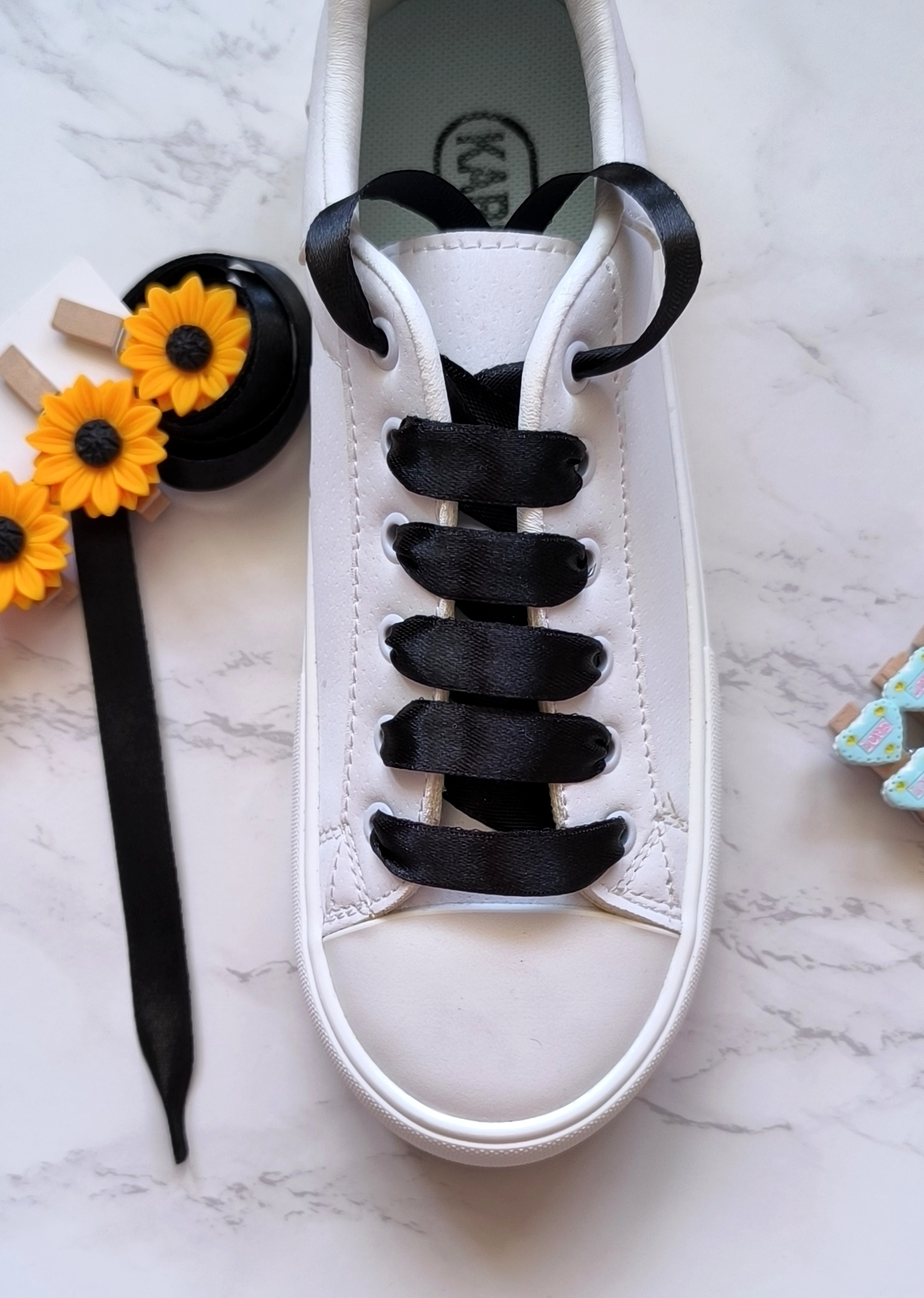 فروش عمده بند کفش اسپرت و فانتزی زنانه و دخترانه ارزان.