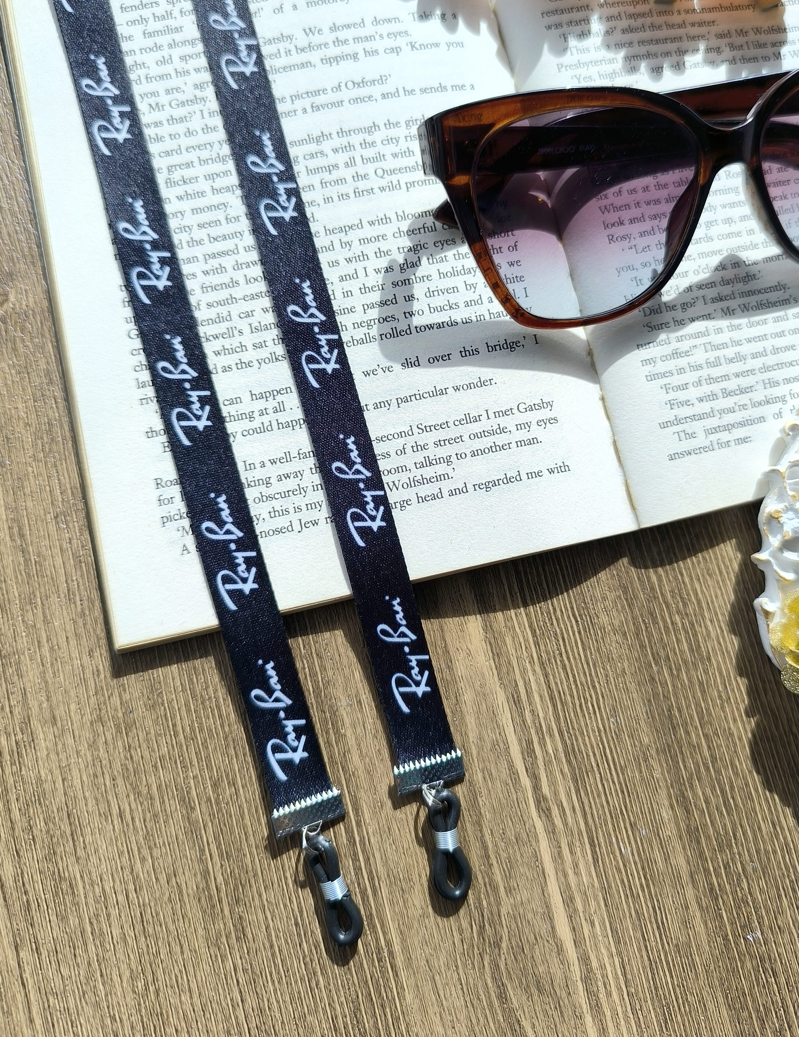 بند عینک شیک و فانتزی و خاص زنانه و دخترانه مناسب هدیه دادن.