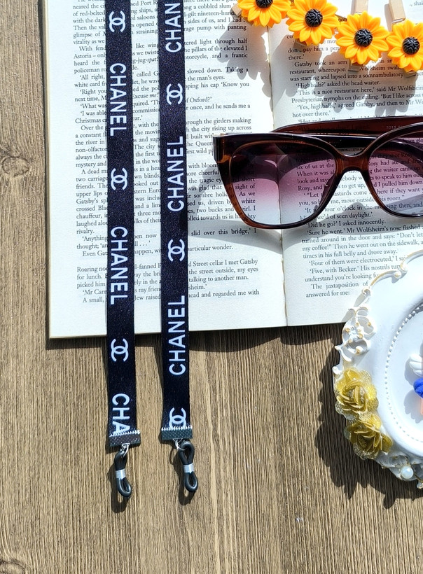 بند عینک شیک و فانتزی و خاص زنانه و دخترانه مناسب هدیه دادن.