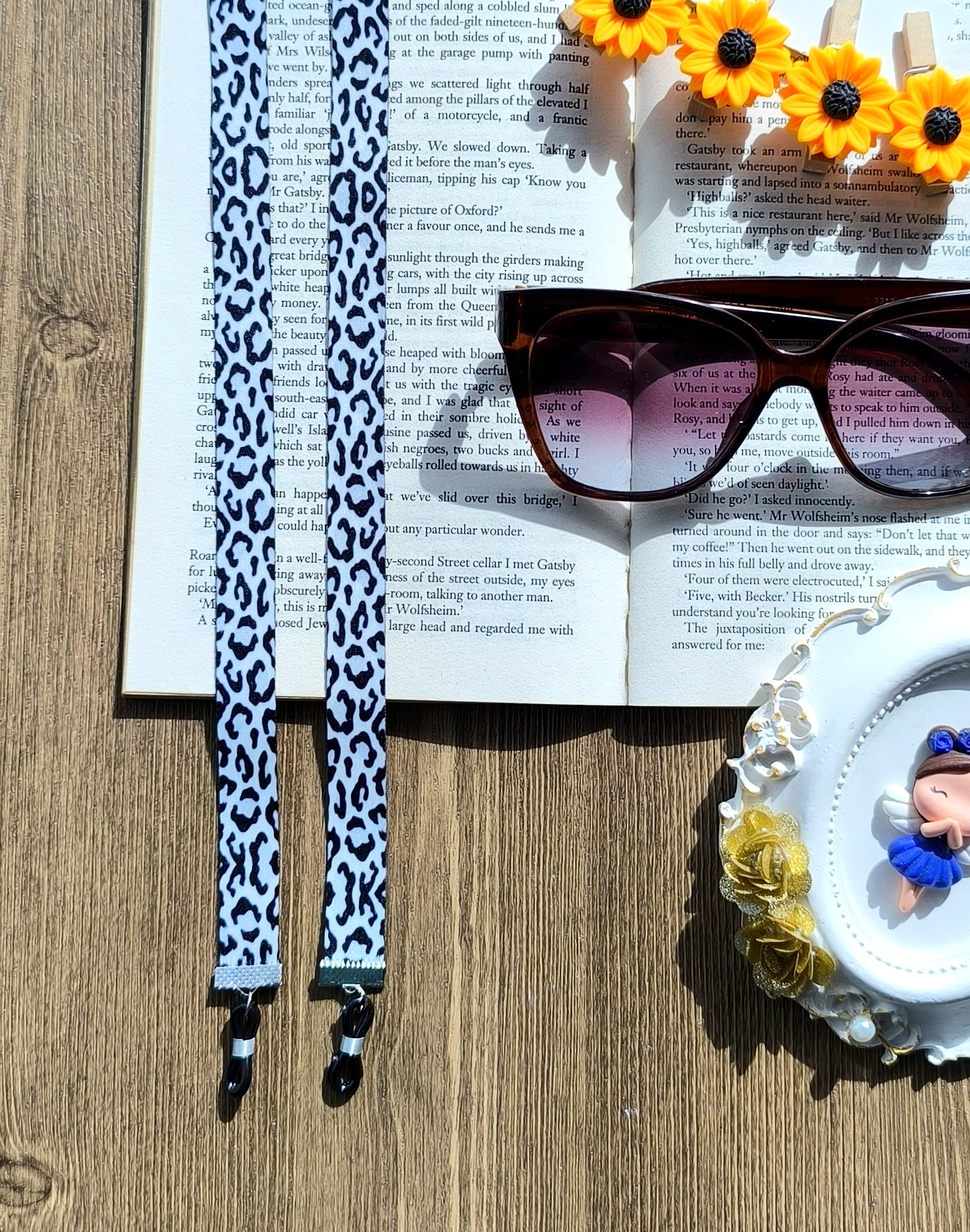 بند عینک شیک و فانتزی و خاص زنانه و دخترانه مناسب هدیه دادن.