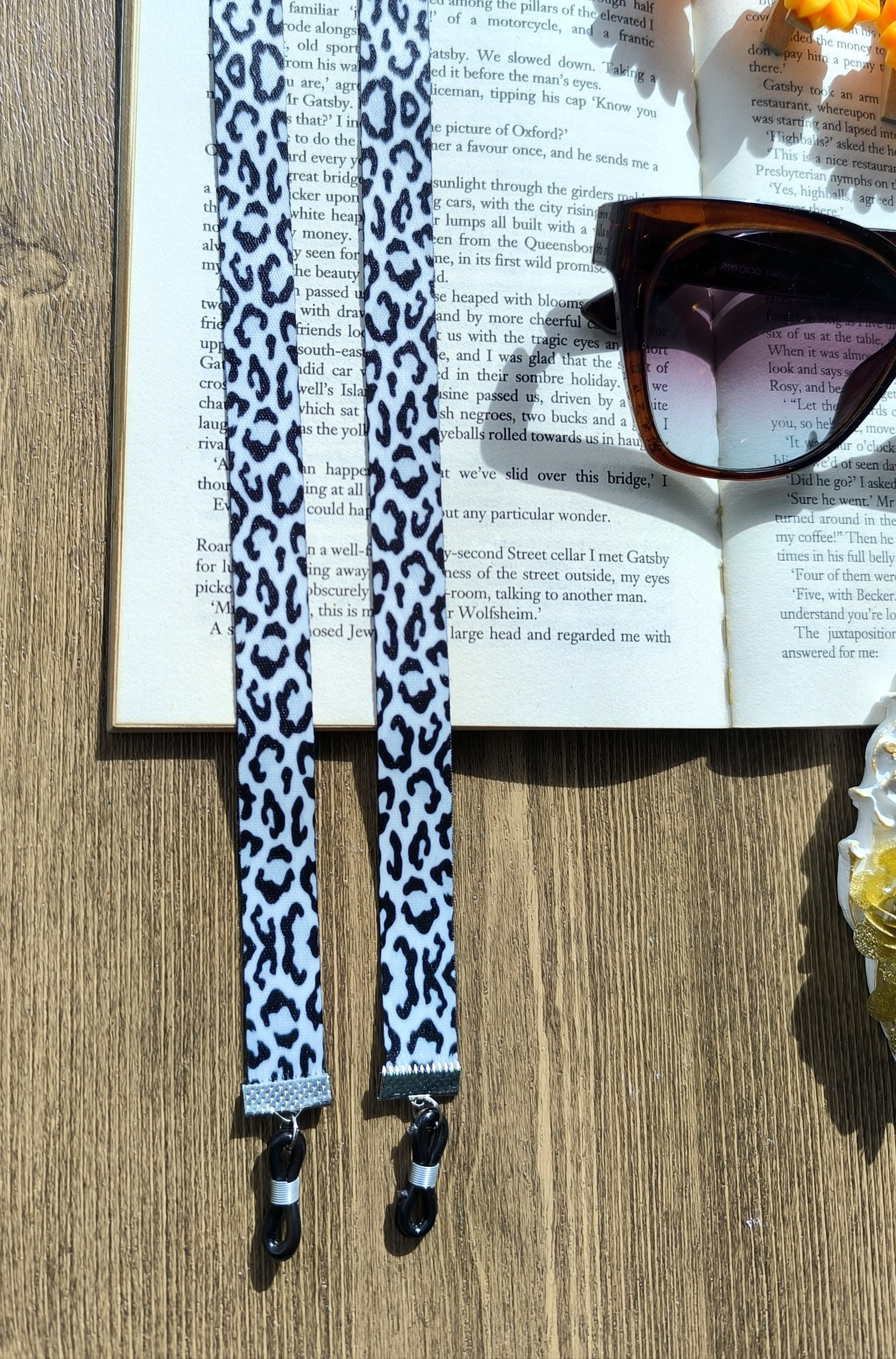 بند عینک شیک و فانتزی و خاص زنانه و دخترانه مناسب هدیه دادن