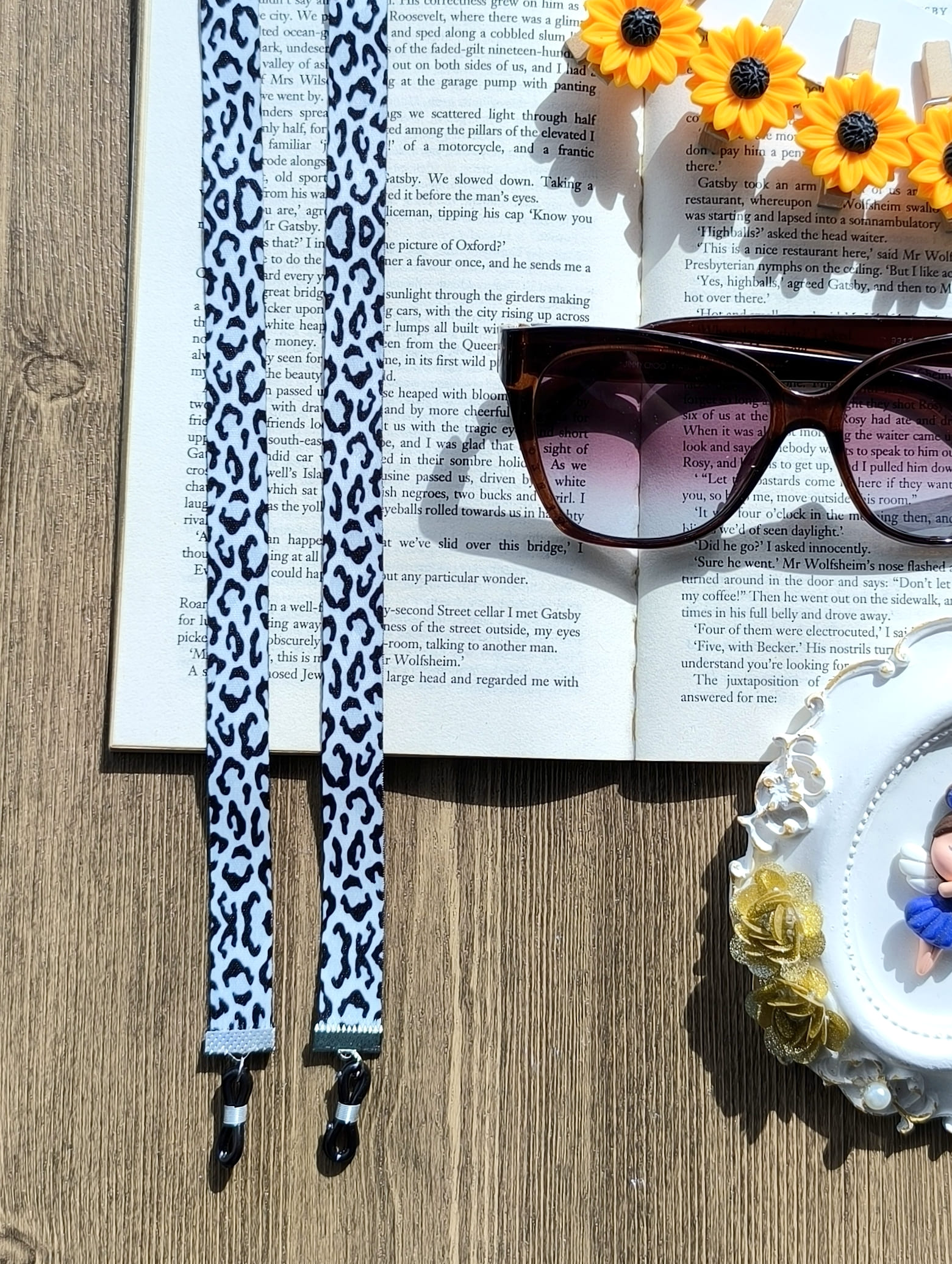 بند عینک شیک و فانتزی و خاص زنانه و دخترانه مناسب هدیه دادن..