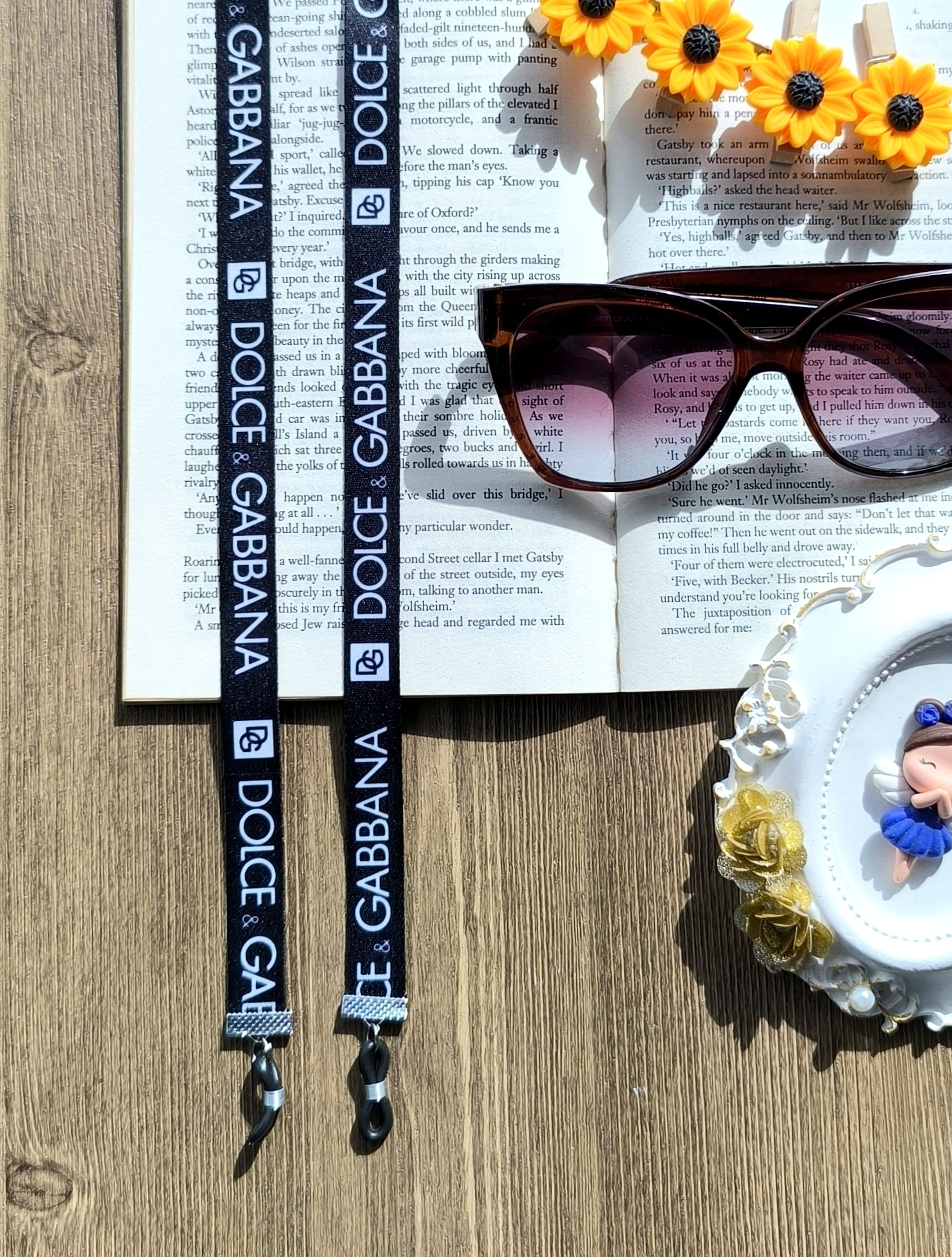 بند عینک شیک و فانتزی و خاص زنانه و دخترانه مناسب هدیه دادن.