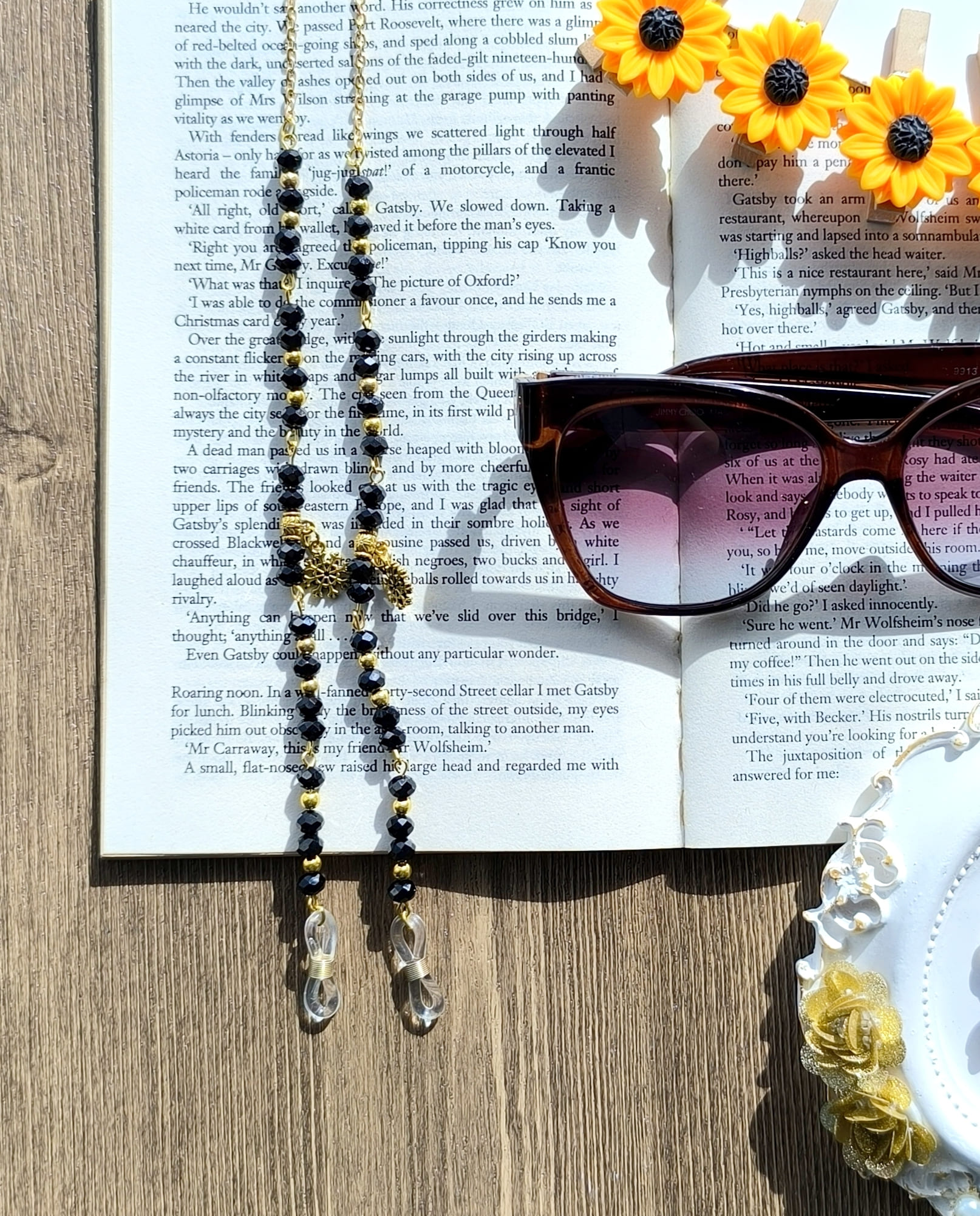 بند عینک شیک و فانتزی و خاص زنانه و دخترانه مناسب هدیه دادن....