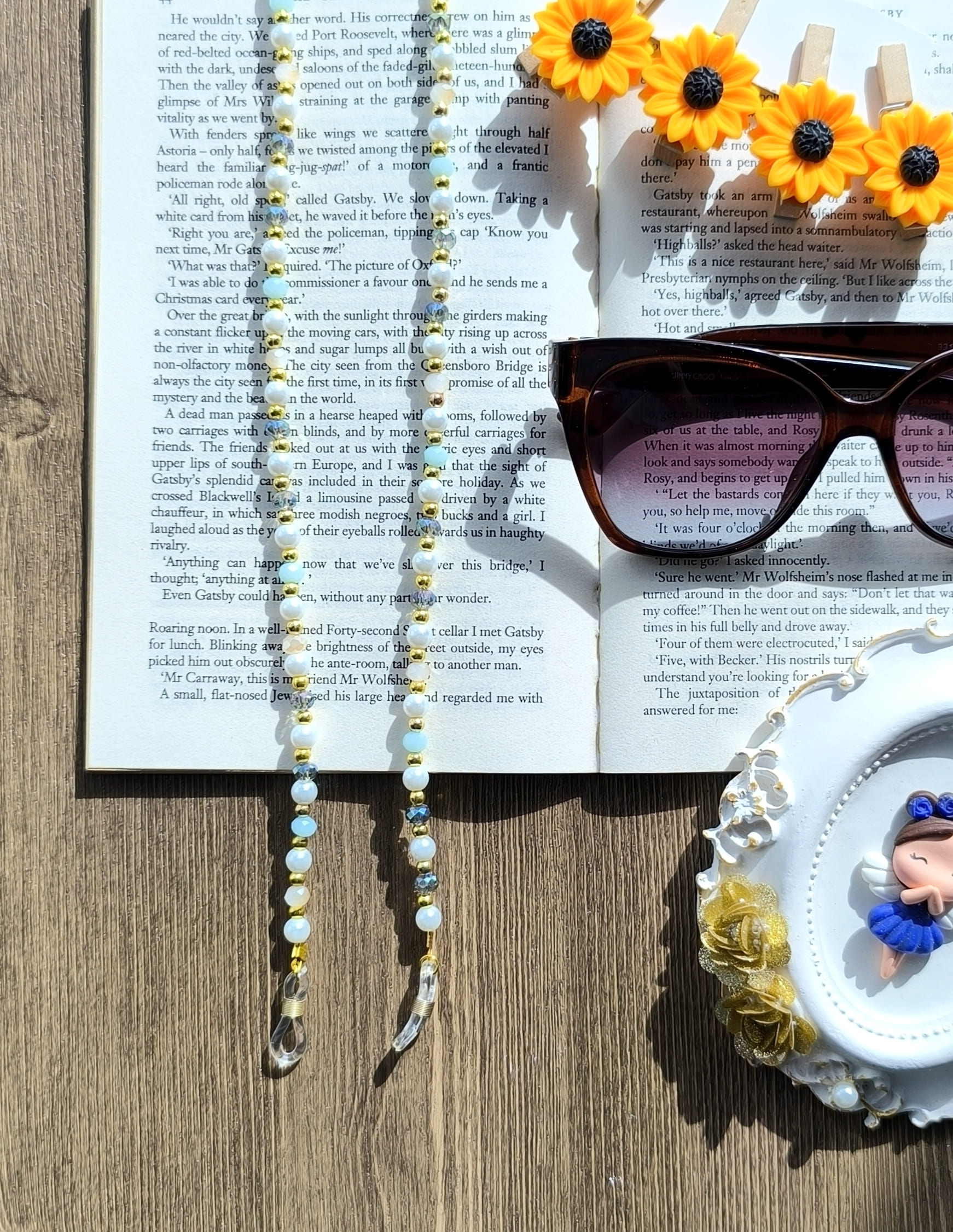 بند عینک شیک و فانتزی و خاص زنانه و دخترانه مناسب هدیه دادن.