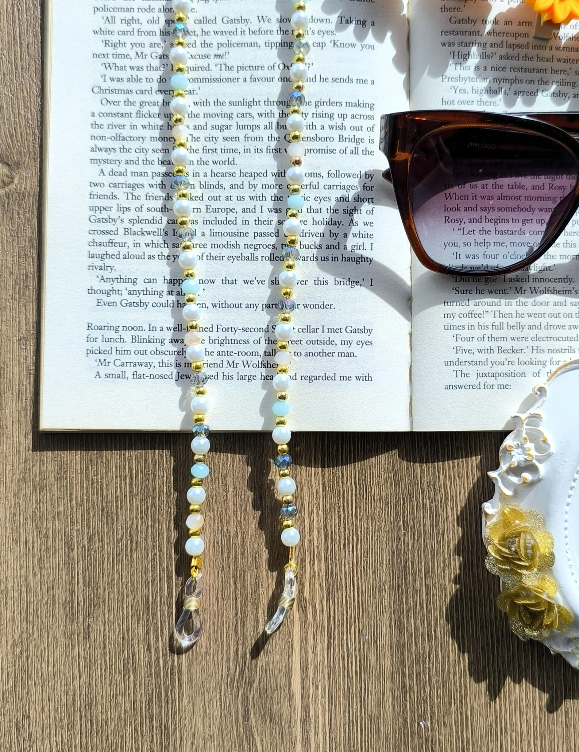 بند عینک شیک و فانتزی و خاص زنانه و دخترانه مناسب هدیه دادن .