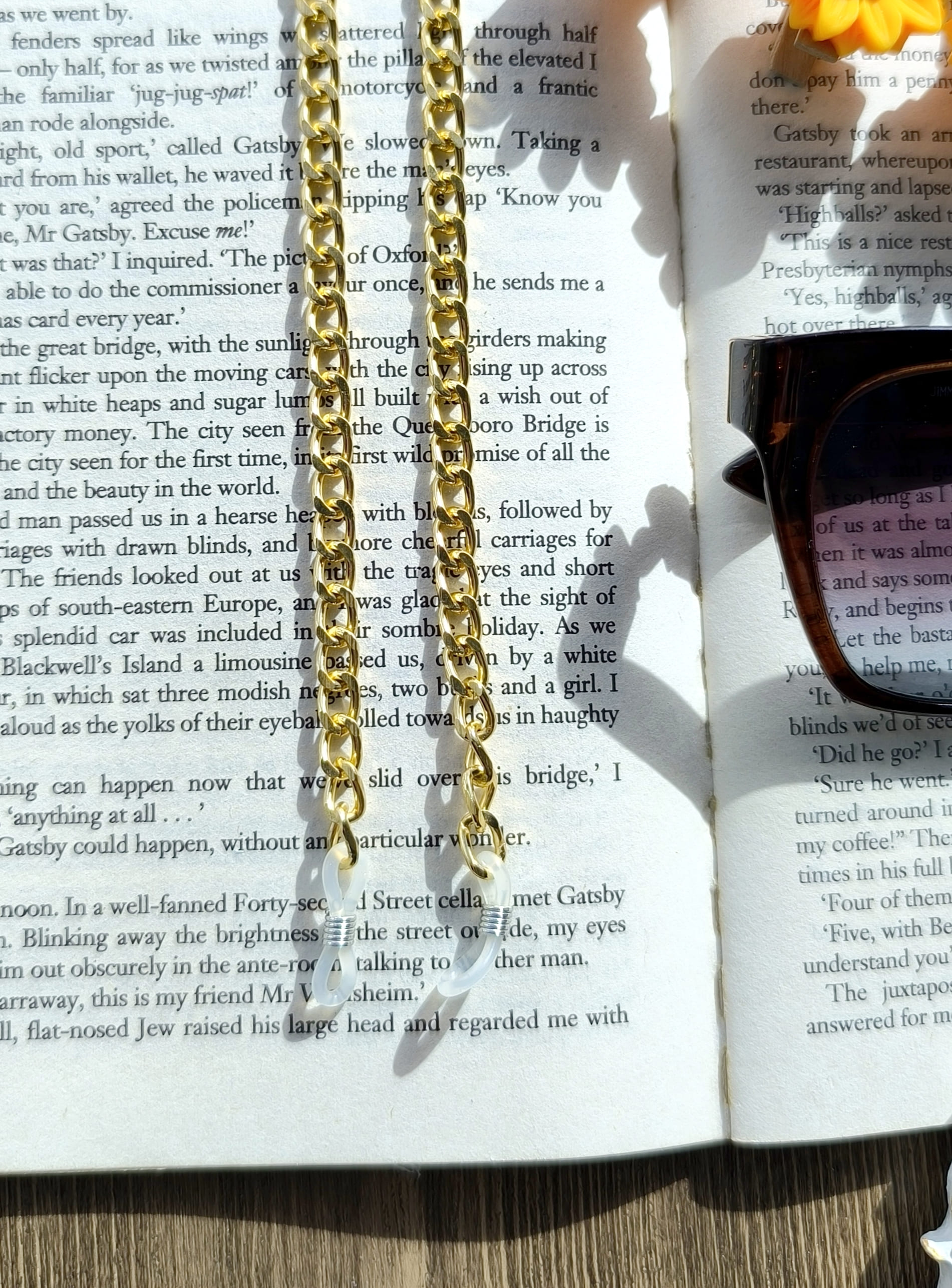 بند عینک شیک و فانتزی و خاص زنانه و دخترانه مناسب هدیه دادن