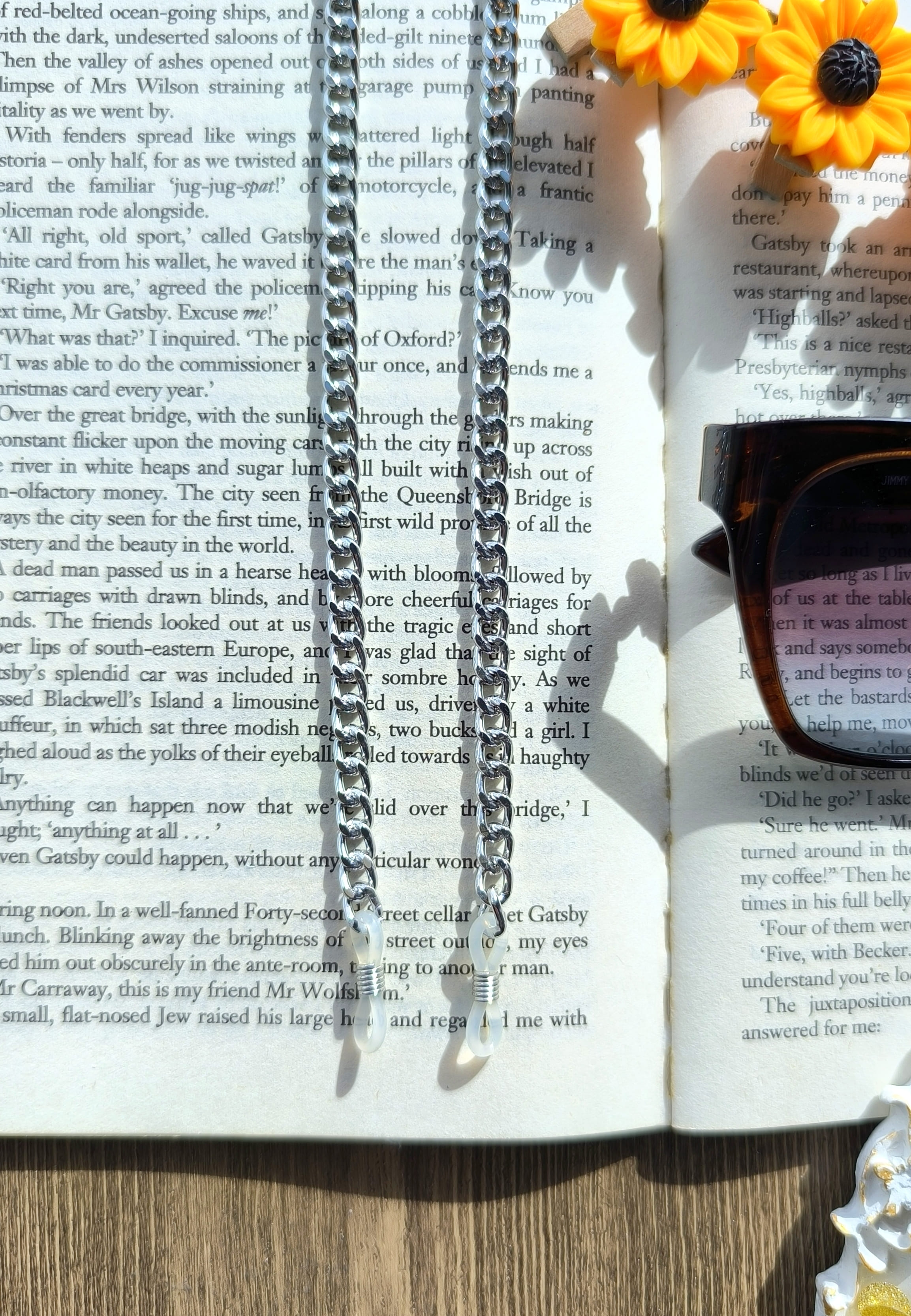 بند عینک شیک و فانتزی و خاص زنانه و دخترانه مناسب هدیه دادن.......