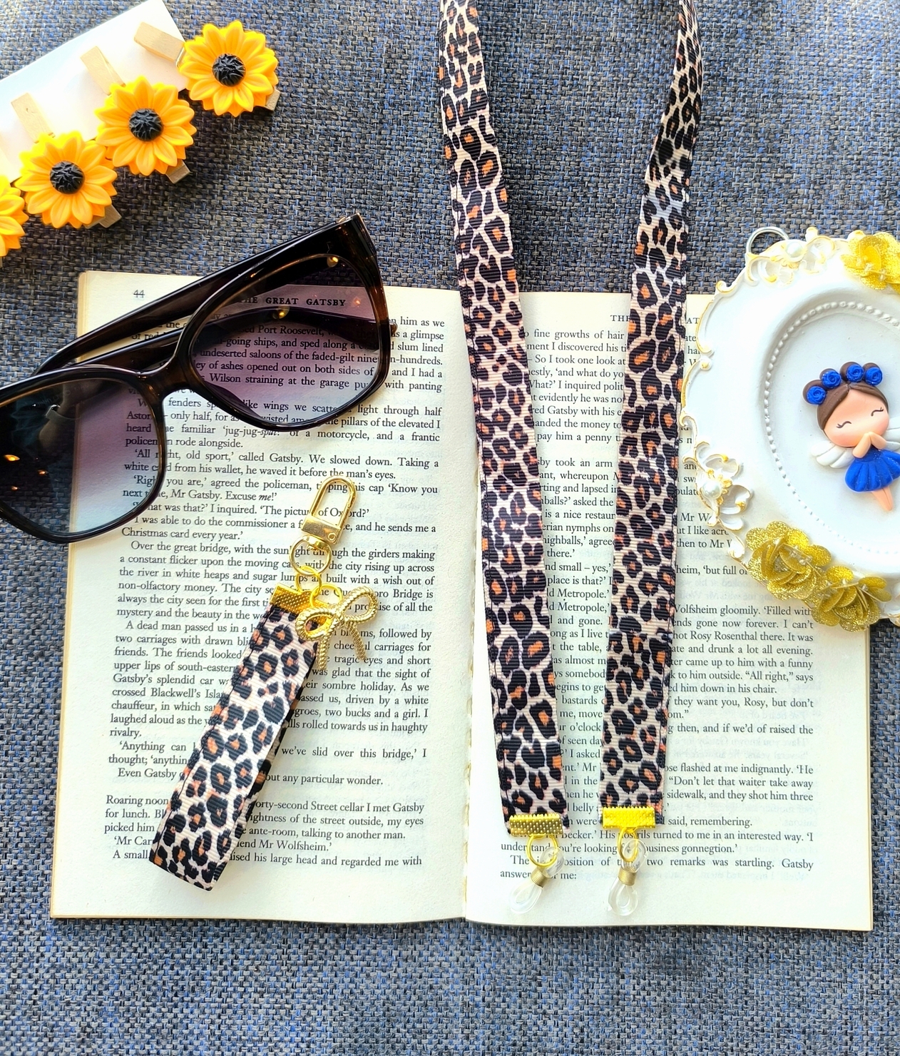 ست فانتزی بند عینک و جاسوییچی و جاکلیدی زنانه و دخترانه مناسب هدیه دادن.