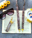 ست فانتزی بند عینک و جاسوییچی و جاکلیدی زنانه و دخترانه مناسب هدیه دادن.