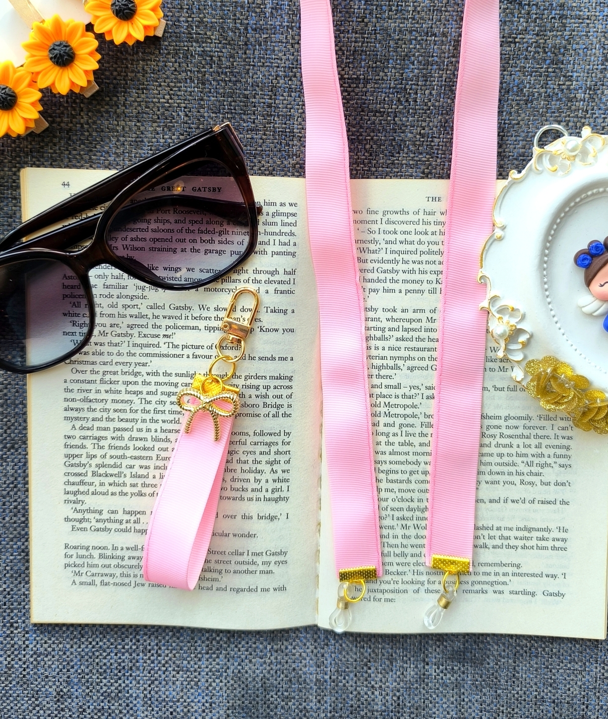 ست فانتزی بند عینک و جاسوییچی و جاکلیدی زنانه و دخترانه مناسب هدیه دادن..