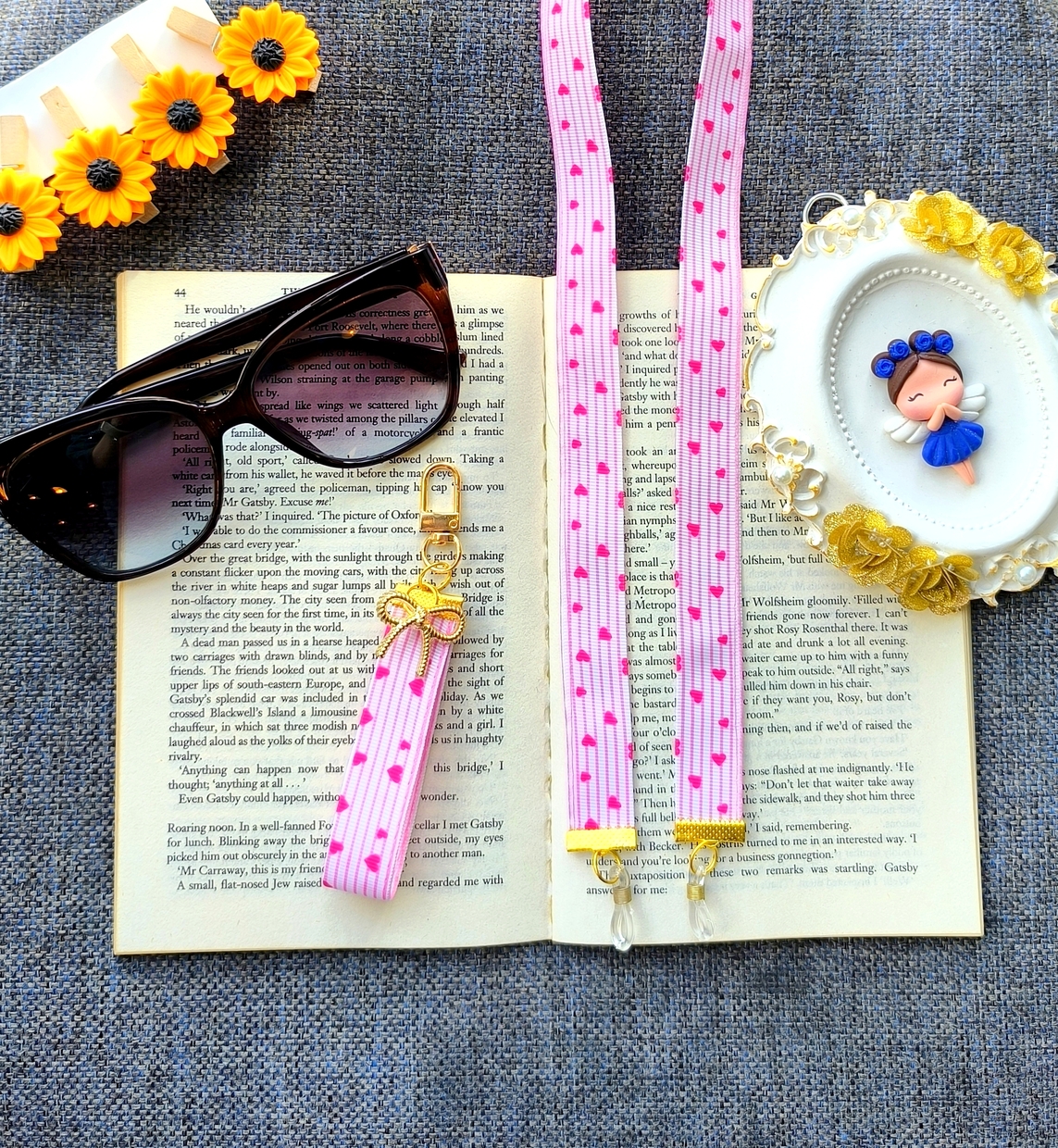 ست فانتزی بند عینک و جاسوییچی و جاکلیدی زنانه و دخترانه مناسب هدیه دادن..