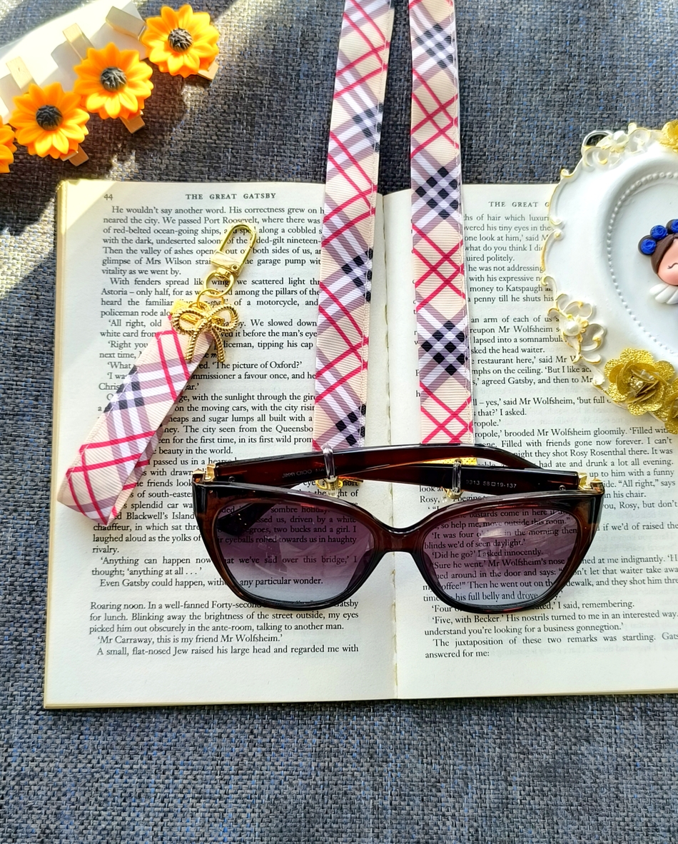 ست فانتزی بند عینک و جاسوییچی و جاکلیدی زنانه و دخترانه مناسب هدیه دادن .