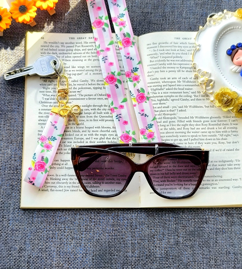 ست فانتزی بند عینک و جاسوییچی و جاکلیدی زنانه و دخترانه مناسب هدیه دادن .