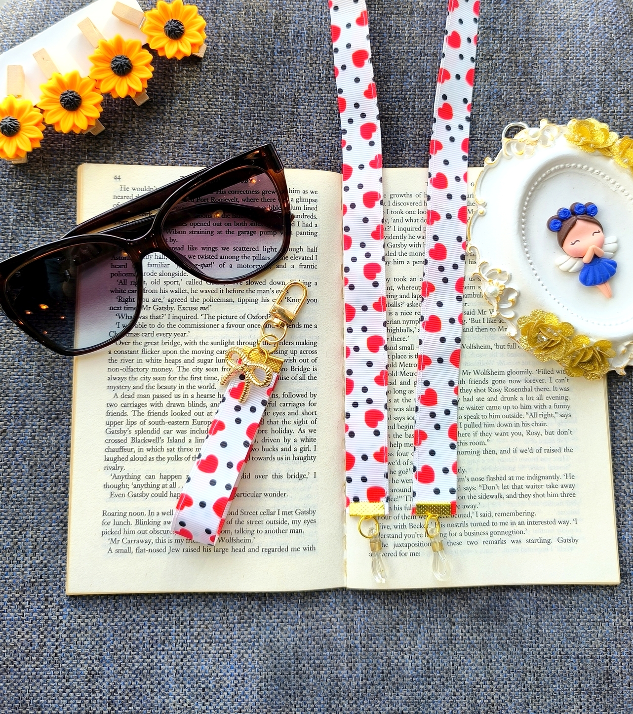 ست فانتزی بند عینک و جاسوییچی و جاکلیدی زنانه و دخترانه مناسب هدیه دادن .