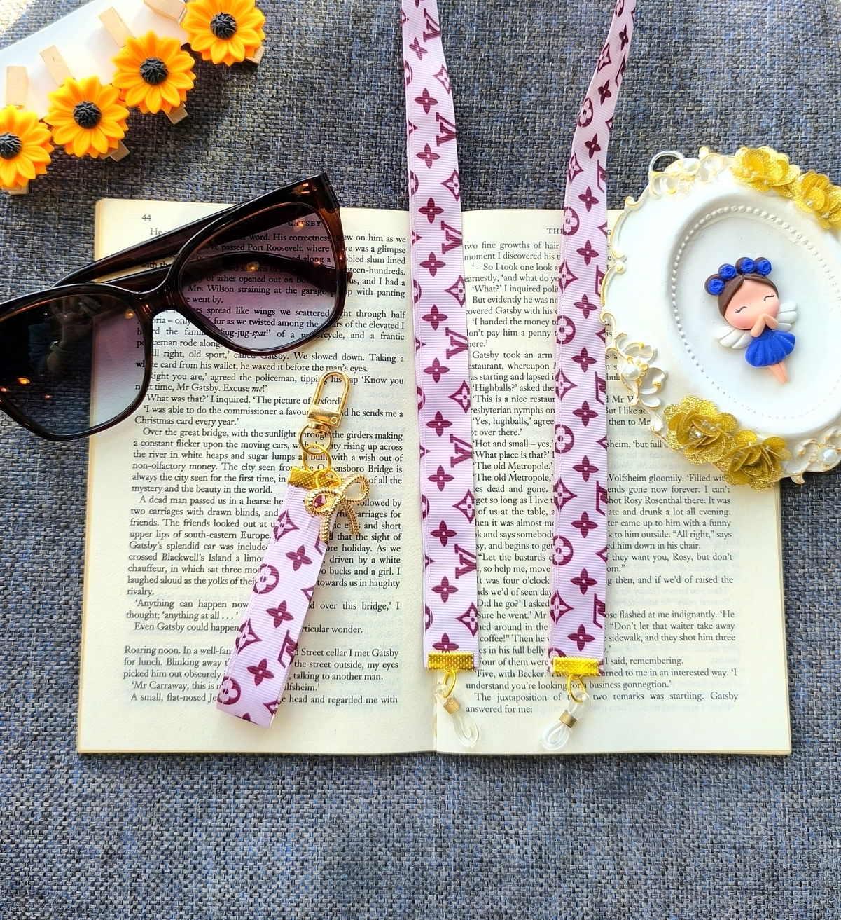 ست فانتزی بند عینک و جاسوییچی و جاکلیدی زنانه و دخترانه مناسب هدیه دادن .