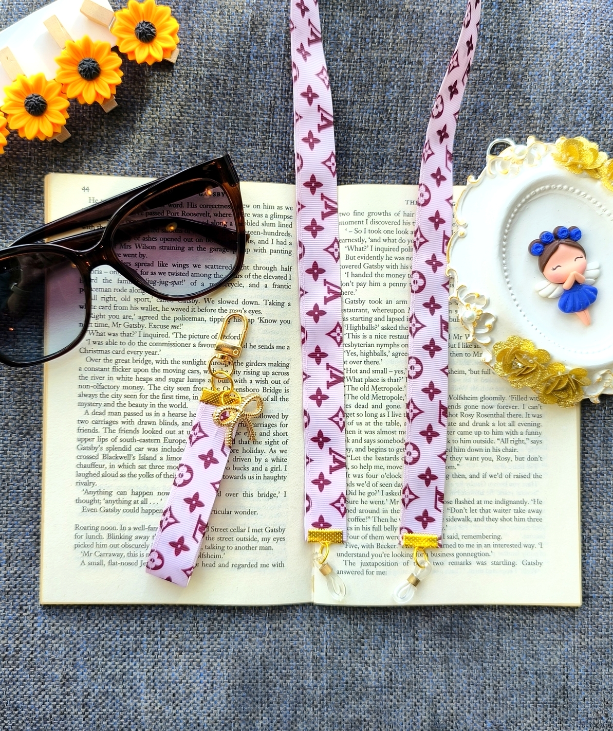 ست فانتزی بند عینک و جاسوییچی و جاکلیدی زنانه و دخترانه مناسب هدیه دادن