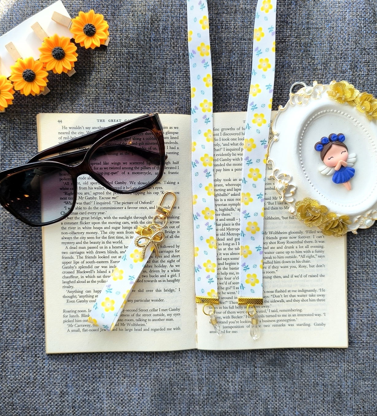 ست فانتزی بند عینک و جاسوییچی و جاکلیدی زنانه و دخترانه مناسب هدیه دادن .