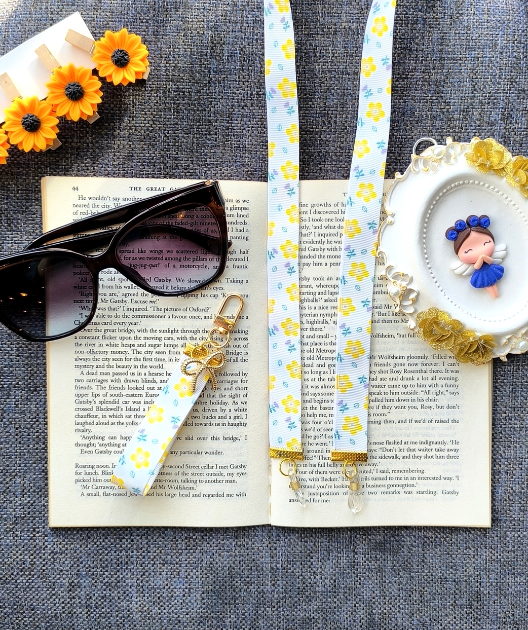 ست فانتزی بند عینک و جاسوییچی و جاکلیدی زنانه و دخترانه مناسب هدیه دادن